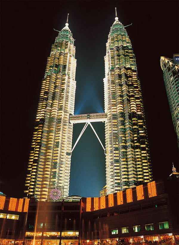 Rompecabezas Twin Towers, Malaysia Brilla En La Obscuridad 500 Piezas Tomax